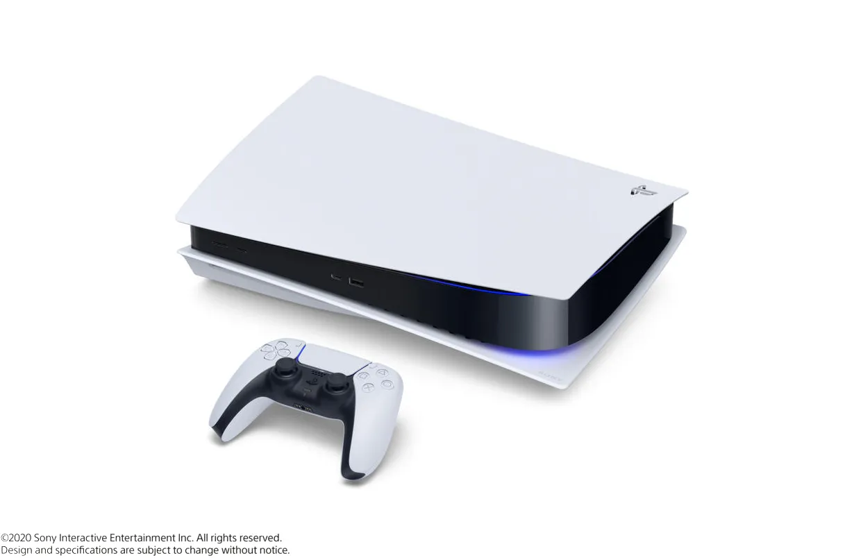 La PlayStation 5 cuenta con un SSD de 825 GB en el lanzamiento.  Sony ha declarado que habrá planes para agregar opciones para ampliar el almacenamiento en el futuro.