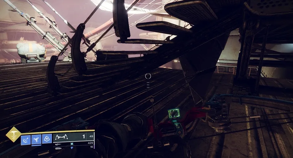 El fragmento está debajo de las escaleras en el último tejado.