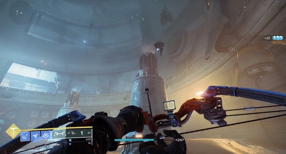 Mire hacia el pilar a la derecha al entrar para ver el fragmento cercano.