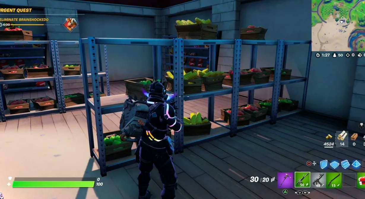 Destruyendo cajas de productos en The Orchard Farmers Market en Fortnite.
