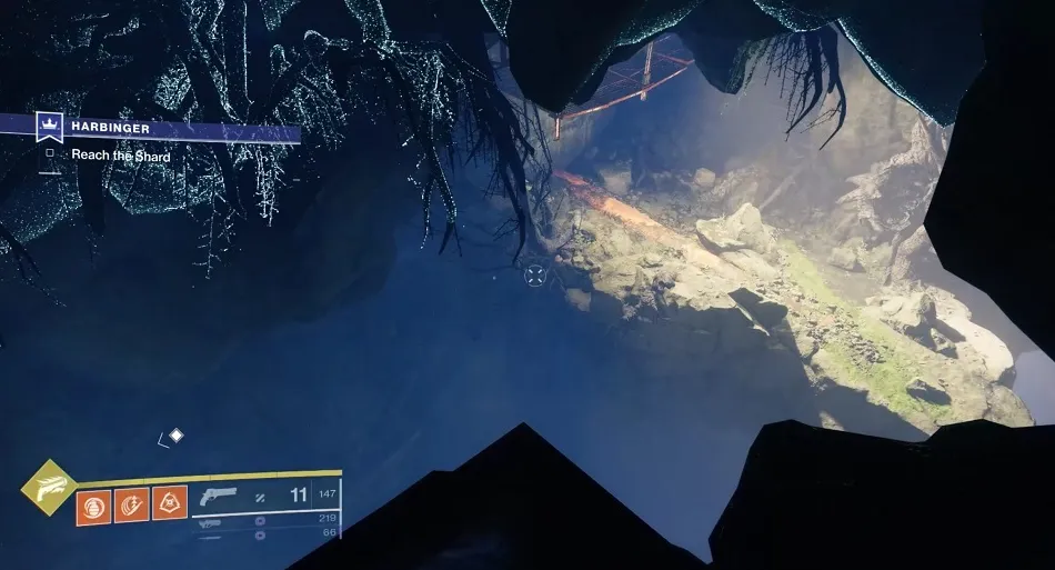 Su camino a través del Hallowed Rift debería conducir a esta plataforma bien iluminada con la pasarela encima;  busca la pluma antes de seguir adelante.