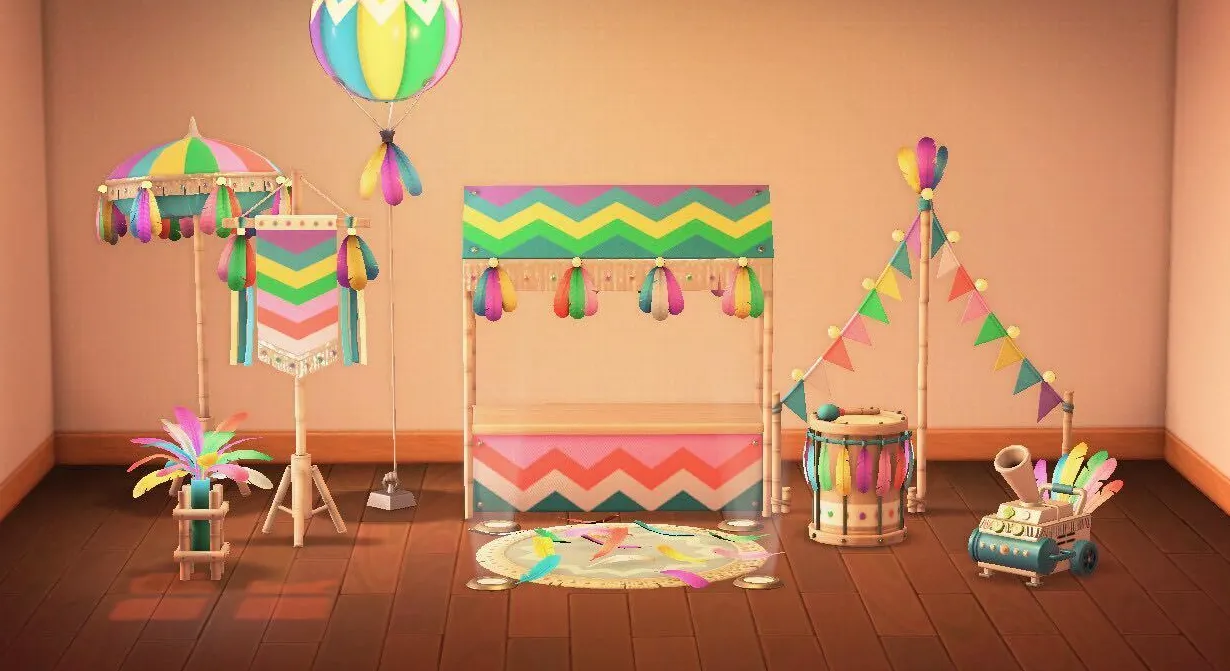El Festivale está ambientado en la variante de color del arco iris.  De izquierda a derecha, de atrás hacia adelante: sombrilla, lámpara, bandera, lámpara de globo, puesto, escenario, guirnalda, tambor y máquina de confeti.  Puedes ver las otras variantes de color en la galería a continuación.