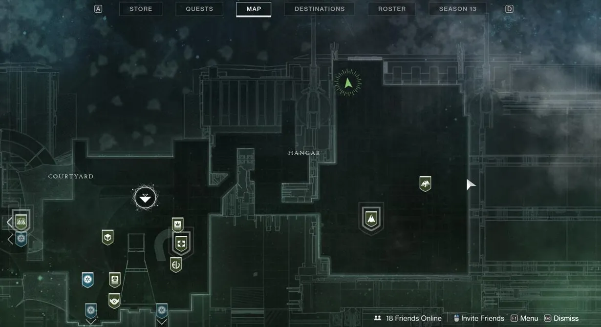 Encuentra a Xur en el extremo norte del Hangar, en una pequeña pasarela cerca del borde del área.